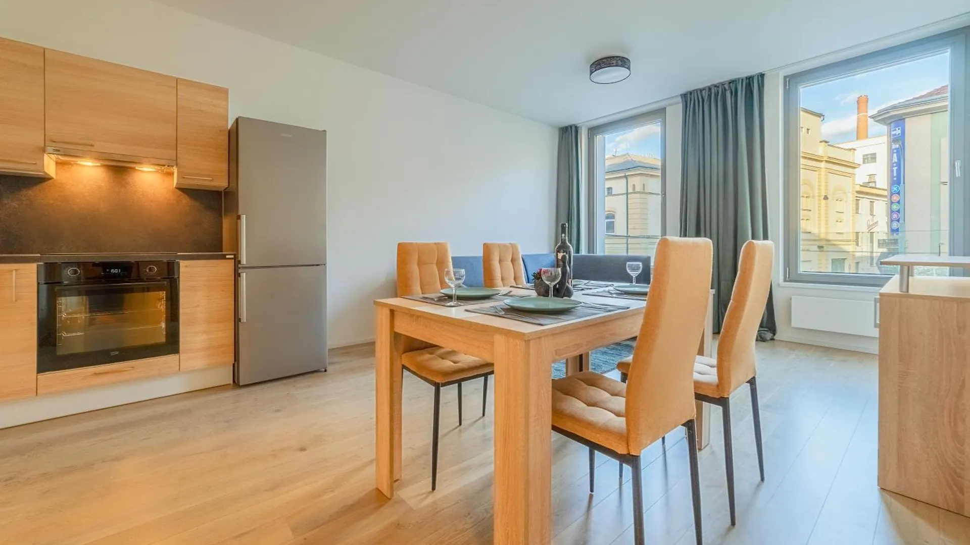Premium Woodsy Apartment With Parking Garage By Rentez Praha Česká republika